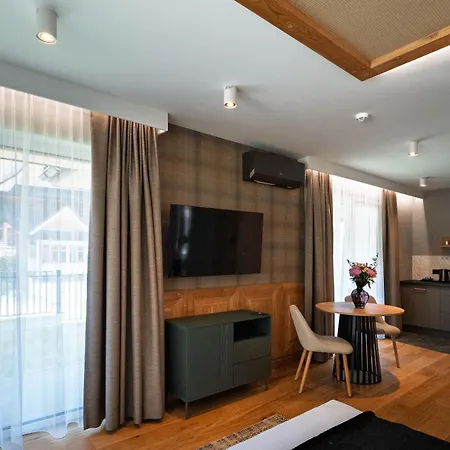 Montino Luxury זקופאנה