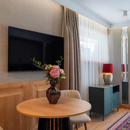 Montino Luxury זקופאנה